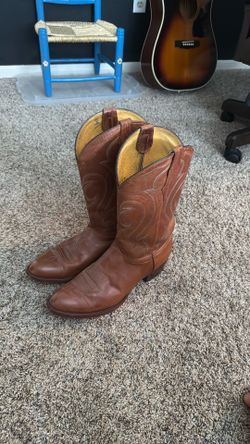 Size 12 Ariat boots