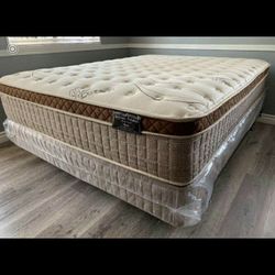 QUEEN ORGÁNIC CLOUD COMFORT EUROPILLOW TOP MATTRESS AND BOXSPRING 