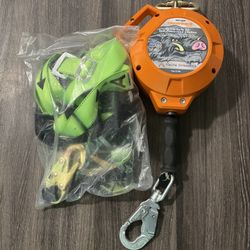 Razorback heavy duty self retracting lifeline (C8000) & Harness 