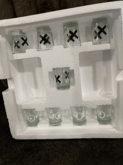 Set of eight tic-tac-toe shot glass set. Red description for details and location.