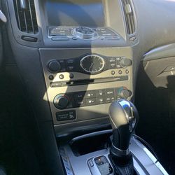 G37 Coupe OEM Radio/ CD player/ infotainment Scren