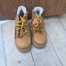used toddlers boys boots size 7
