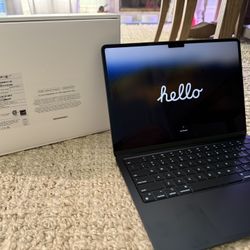 MacBook Air M2 16gb Ram And 256 Gig Ssd, New Condition 