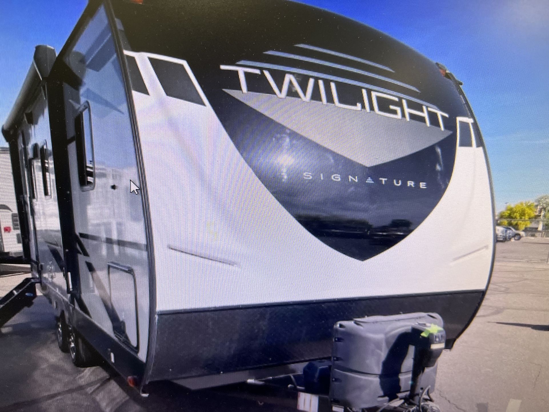 2021 TWILIGHT SIGNATURE 2100