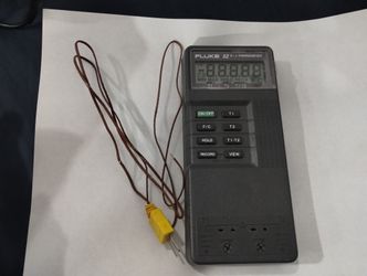 FLUKE 52 KJ THERMOMETER