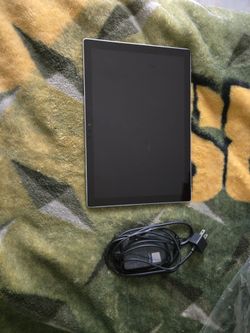 Microsoft Surface Pro 4 Tablet with Charger