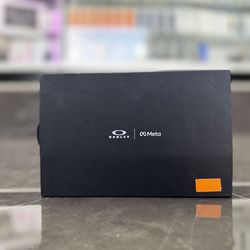 Oakly Meta Vanguard Silver ((Take It Home In Payments/ llévatelo a casa en pagos) only $10 down