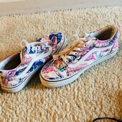 Women Vans Size 7