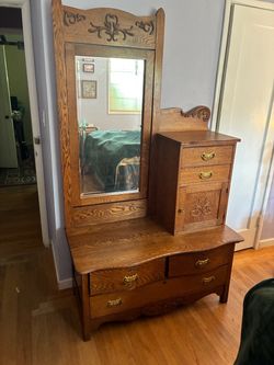 Antique Oak Gentleman’s Dresser