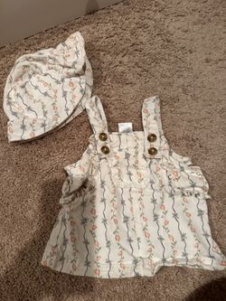 Newborn girl clothes - $5 each outfit / footie pj 