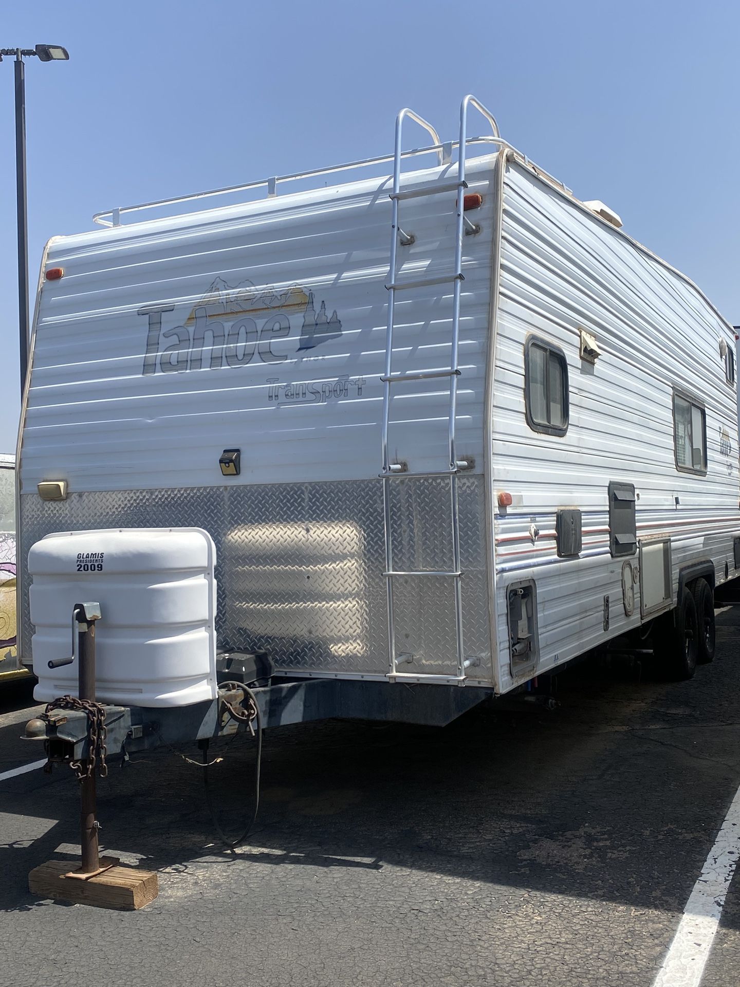 2000 Tahoe 24ft Travel Trailer – Generator – Clean Title – $3,500 OBO