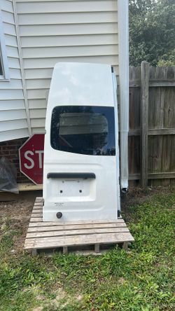 2014 nissan nv 3500 back driver side door