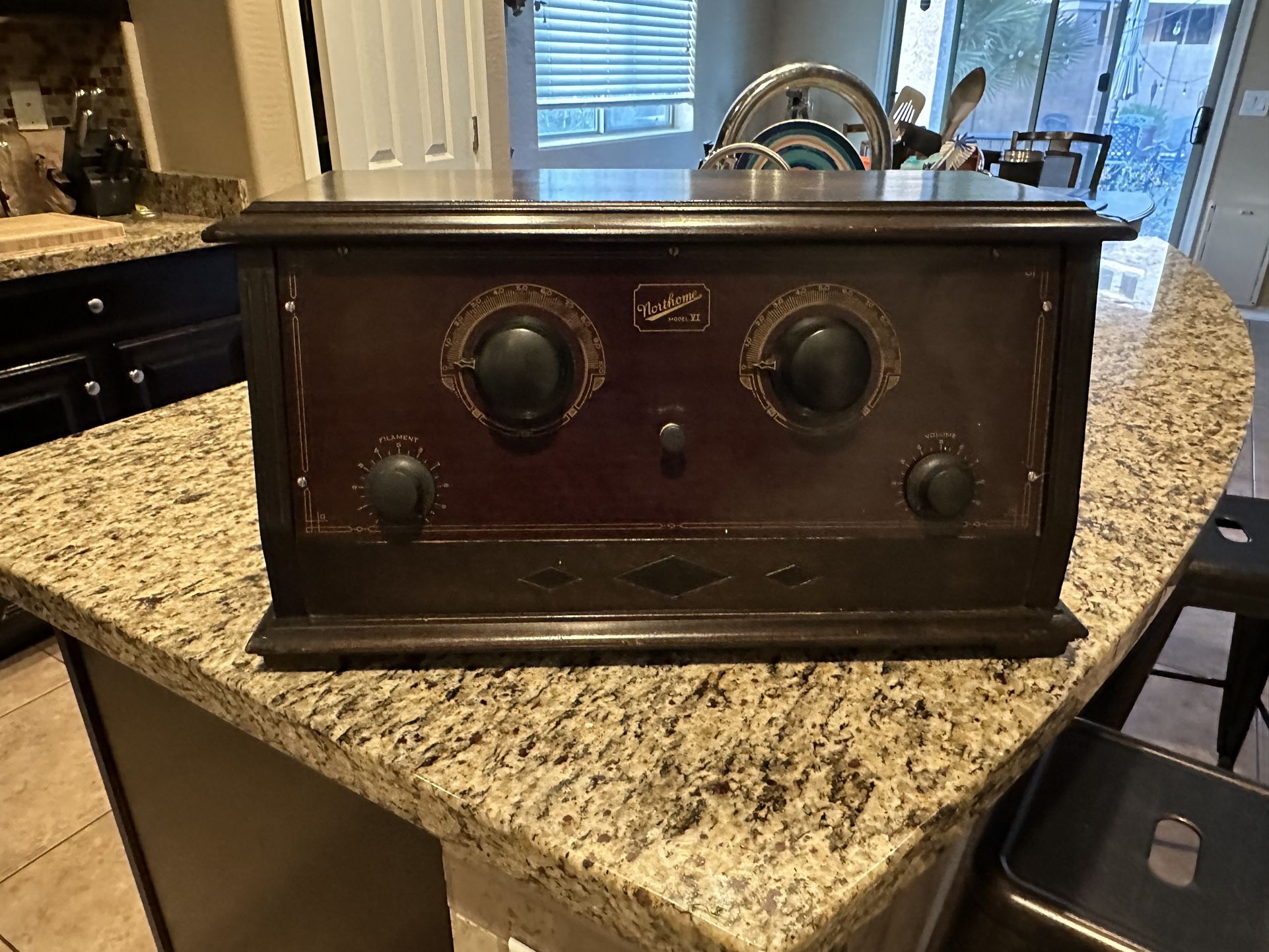 Antique 1929 Northome Model VI Tube Radio