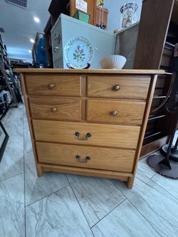 Oak Six Drawer Dresser 33Hx32Wx18D
