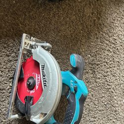 A saw, with 18V battery, and double charged