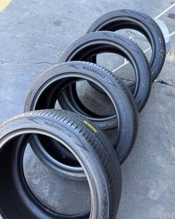 245/40/19 Kumho Selling a set of 4 tires in excellent condition 🫡
