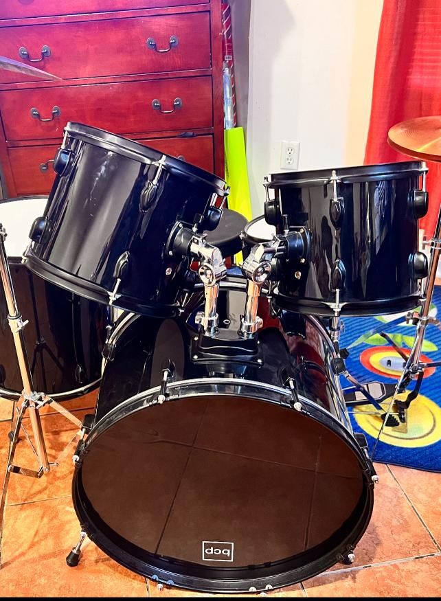 Complete Sightly Used Drum Set