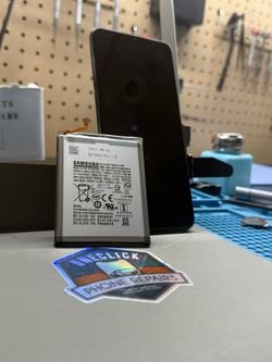 iPhone with Cracked Screen? We Have Replacement Parts Available!