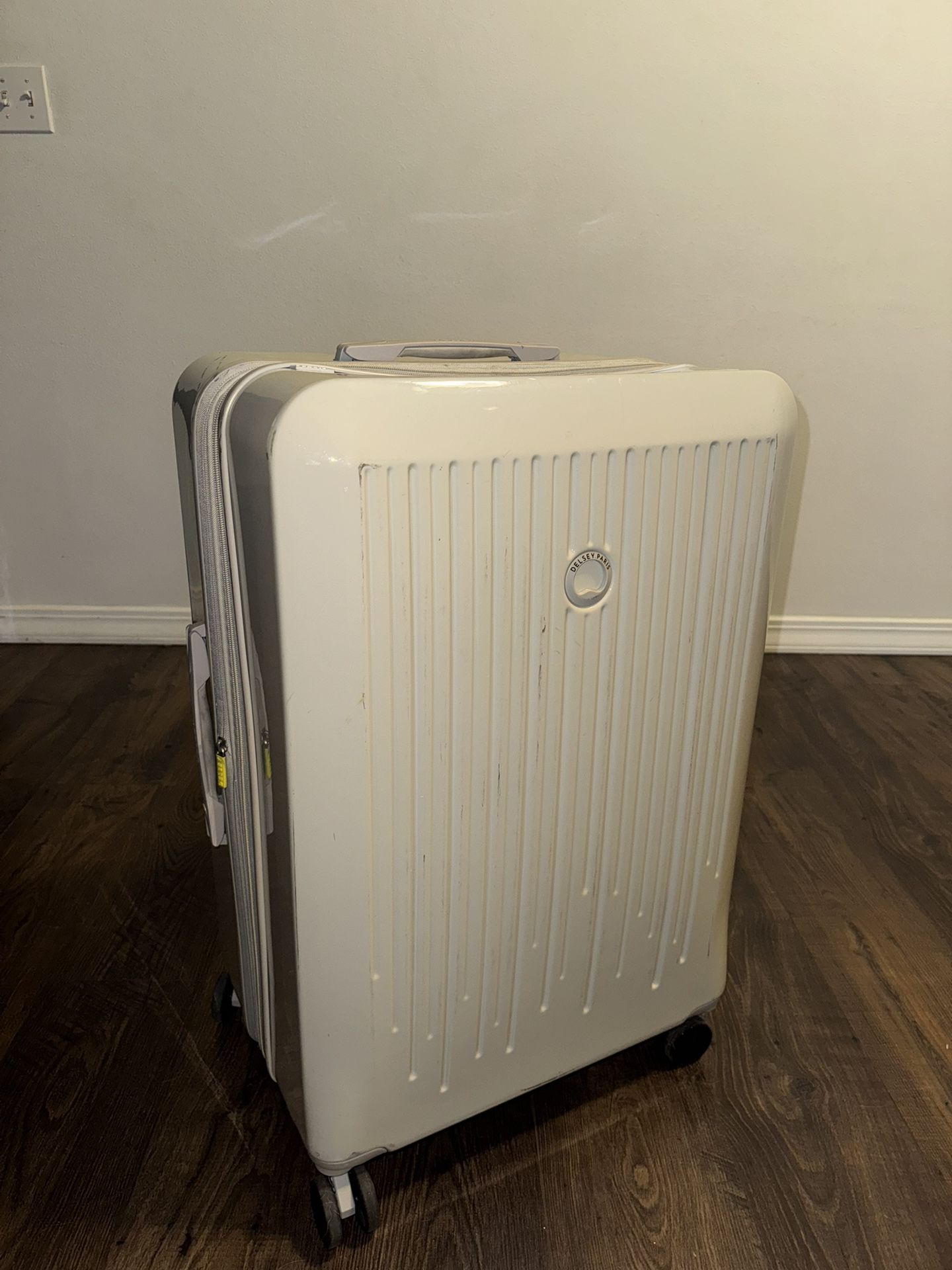 Delsey Paris Large Roller Bag