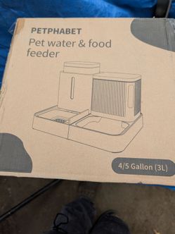 Dog feeder