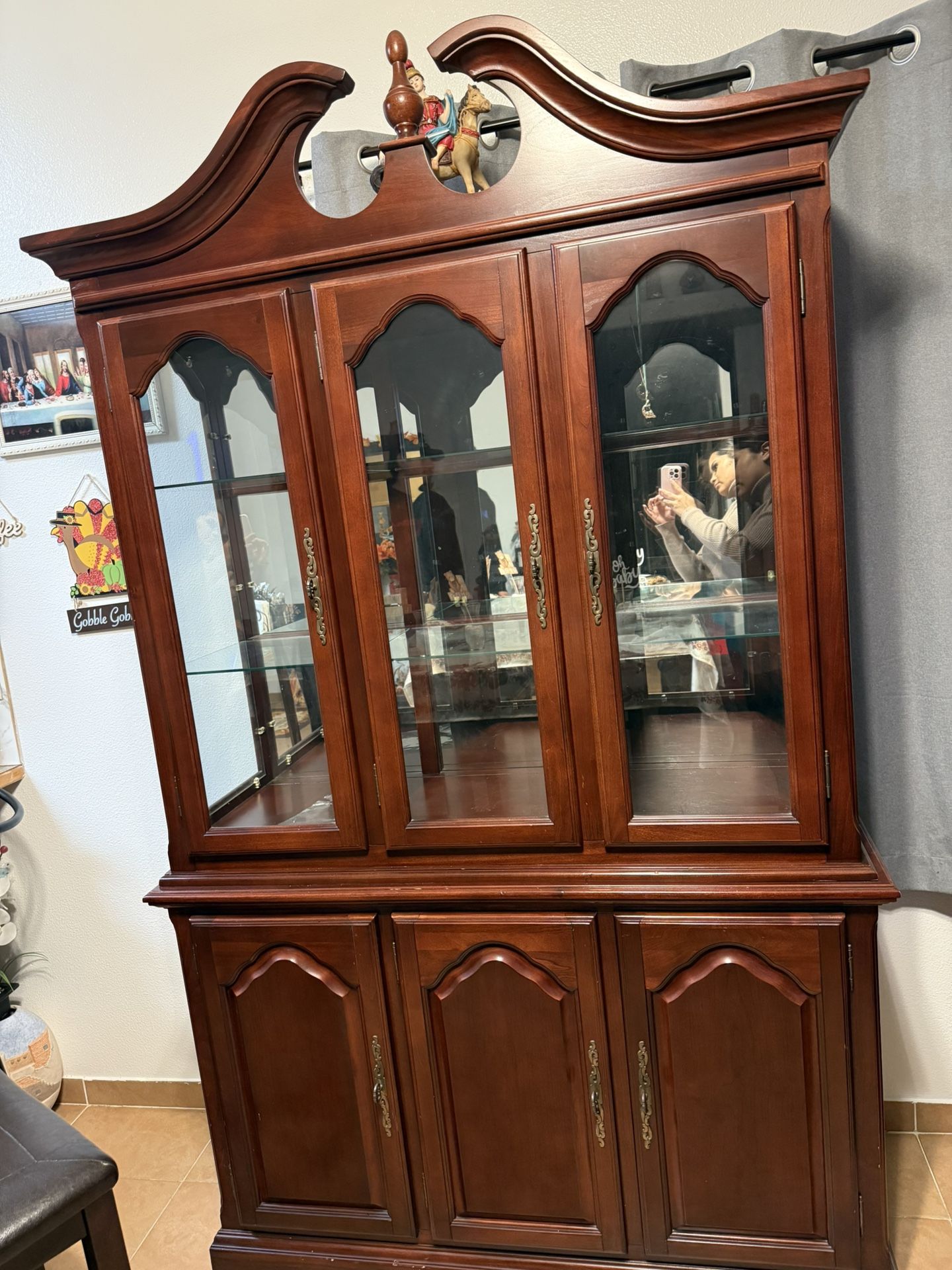 Cabinet With Glass Door’s