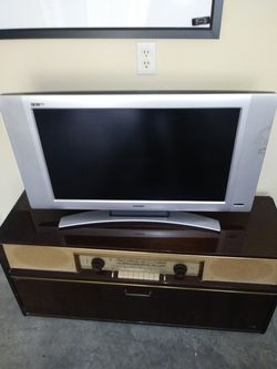 Magnavox 32-inch HDTV monitor