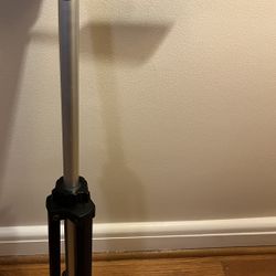 Used Vantage Model TR-205 Tripod