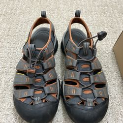 Men’s Keen Hiking Water Shoes Size 9