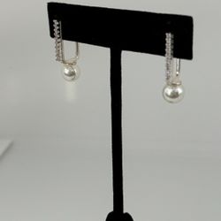 Earrings with pearl & zirconia.
