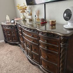 Dresser With Mirror 
