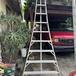 Tripod ladder aluminum