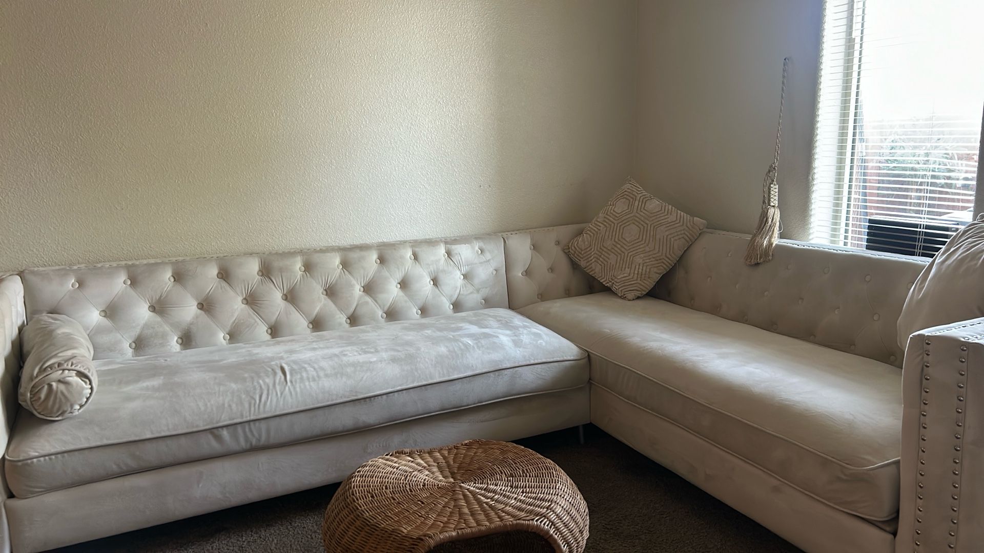 Morden Fort Tufted Velvet Couch Sectional Sofa Couches Mid Century Modern L-Shape Corner Sofa Set for Living Room, Bedroom, Office, Apartment, Beige