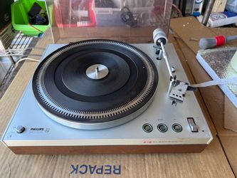 Philips 212 Electronic Turntable Record Player