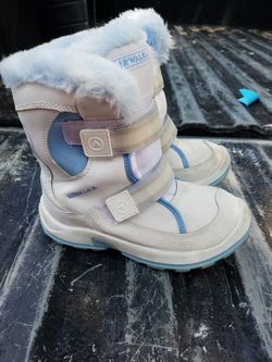 Girls size 1 snowboots