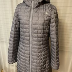 The North Face Women’s Termoball ECO Parka 2 Insulated Long Jacket Grey Sz m NWT