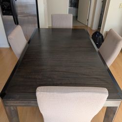Dinner Table with 4/6 Chairs Like New