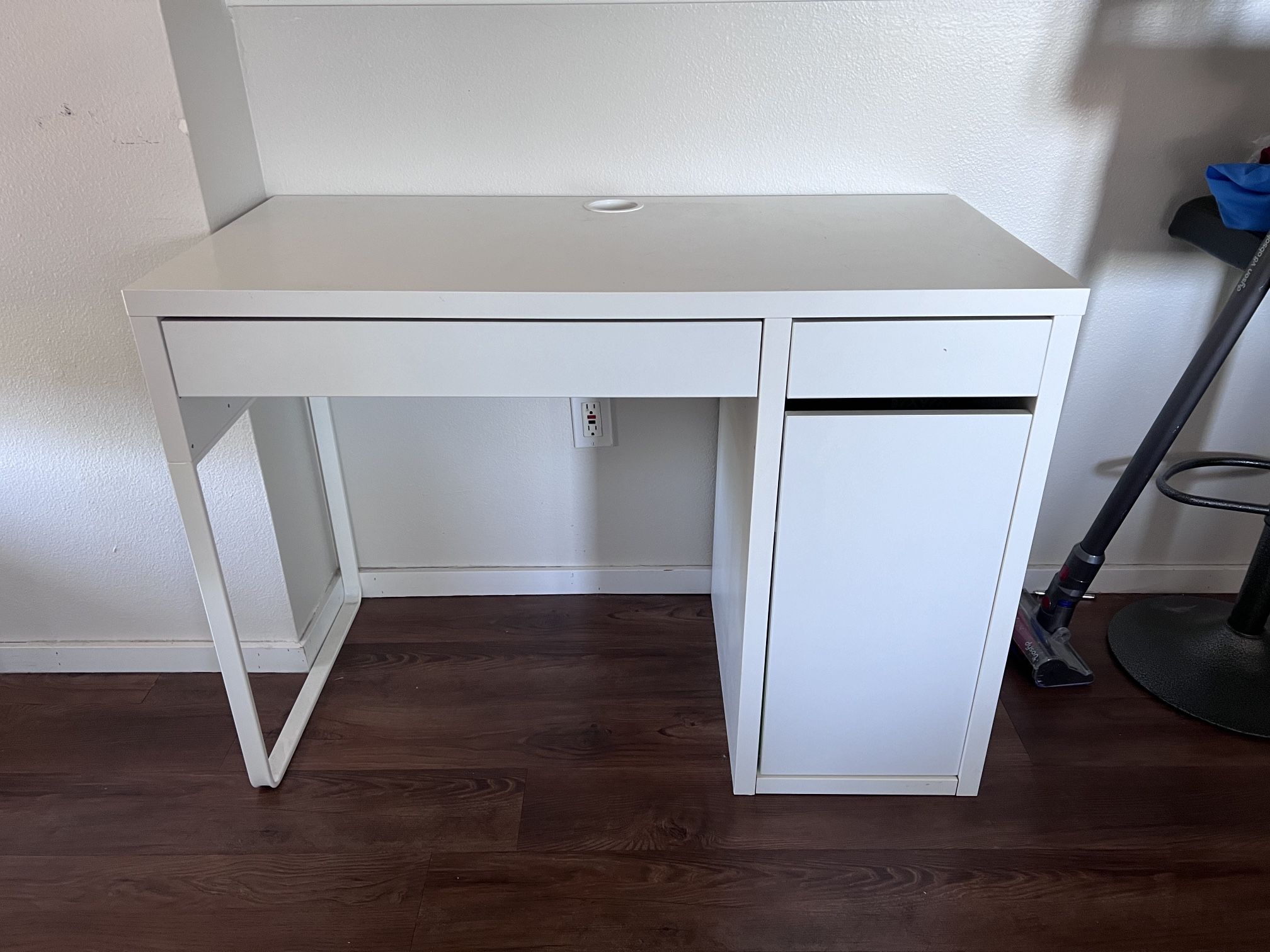 Ikea Micke Desk Computer Workstation Table White