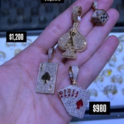 10K Natural Diamonds Pendant