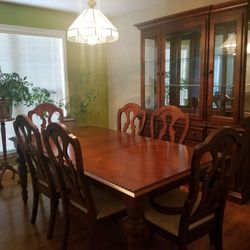 China Cabinet & Table/6 Chairs