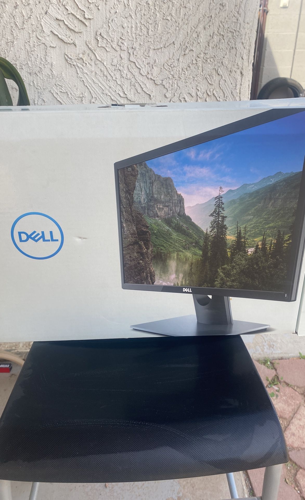 New In Box Dell 22in Monitor 