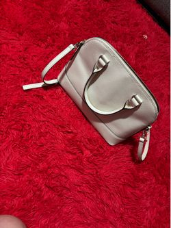 Bolo kate spade New York color crema interior limpio sin rasgaduras ni manchas