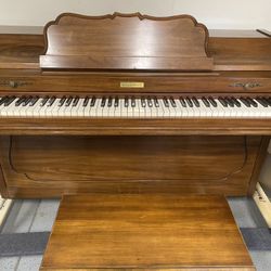 Baldwin Spinet Piano 