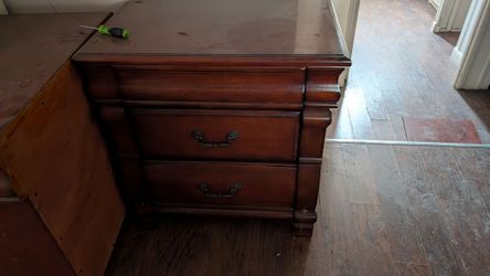 Dresser and 2 nightstands