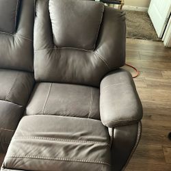 Good Condition Hardly Used Moving So Selling It Because Have No More Room For It 
