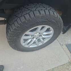 2021 Chvwy Silverado Stock Wheels With Tires Brand New Only Had A Month On Look To Trade 