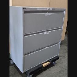 36 X18 Metal File Cabinet With Key By Global 