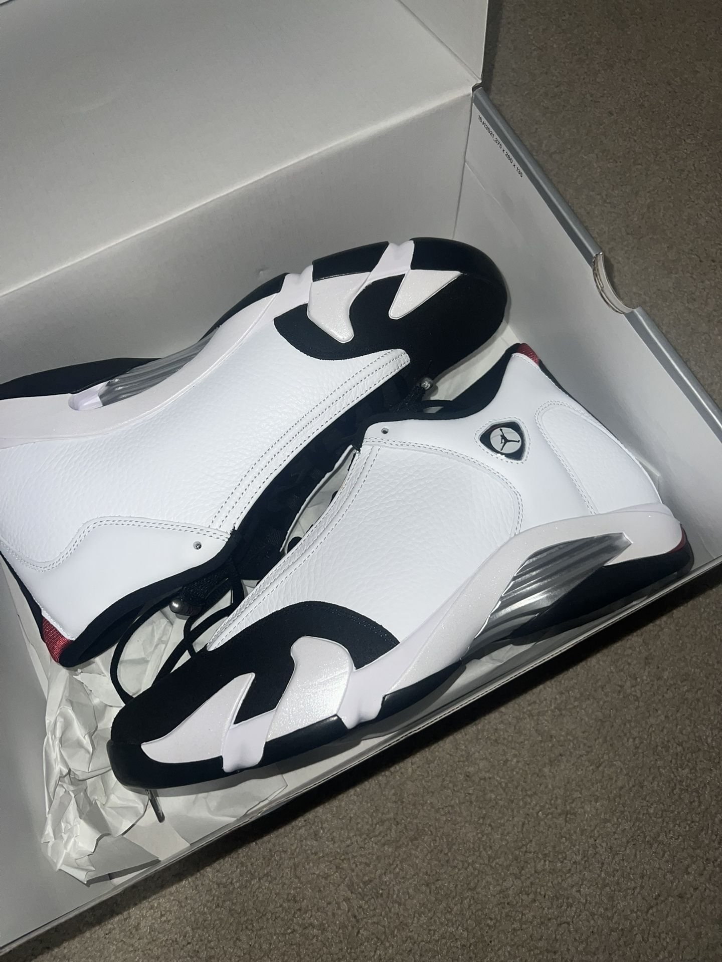 Jordan 14 “black toe” size 13