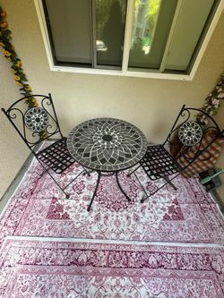 Cute patio set : chairs and table