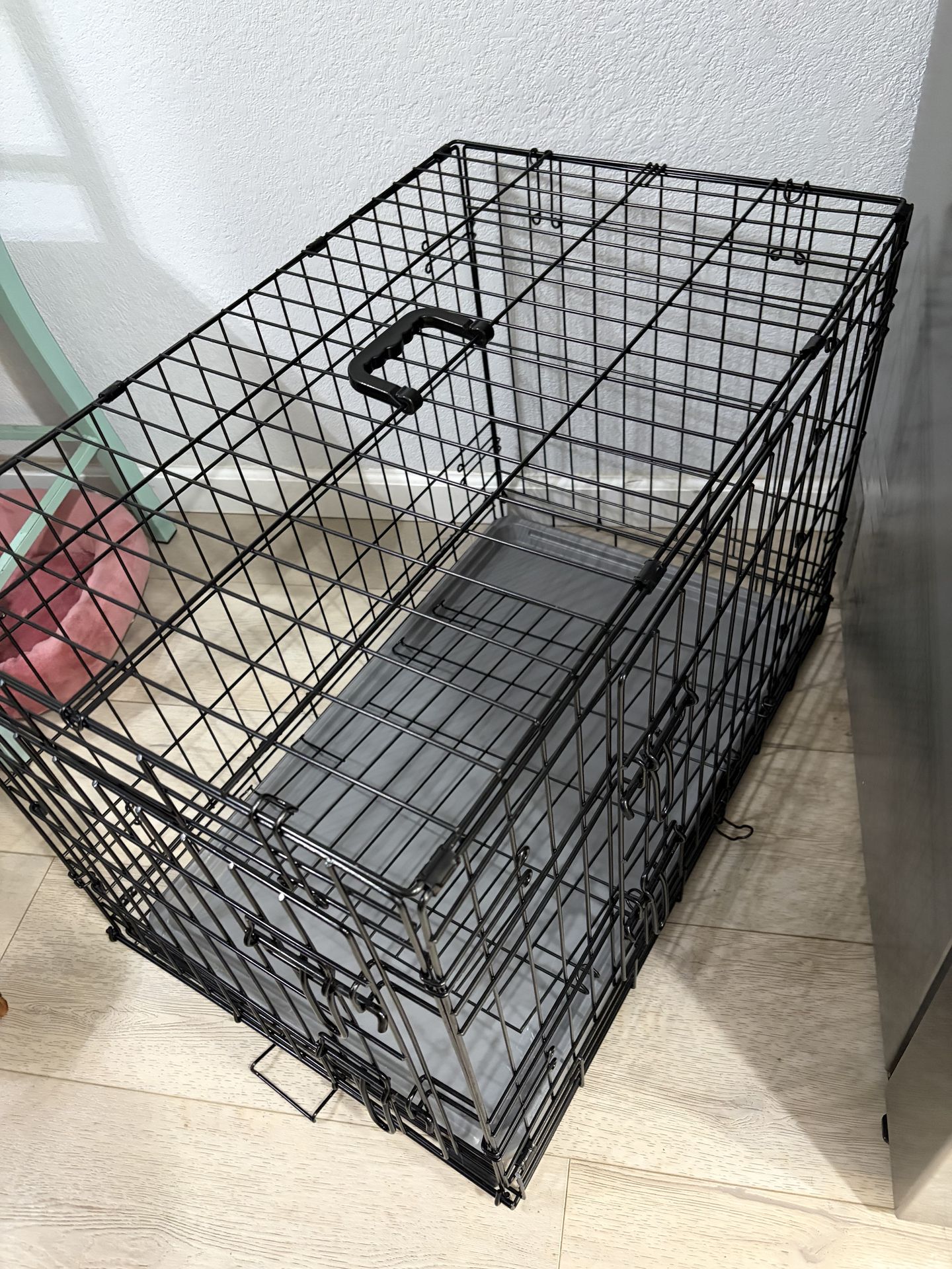 Dog crate for puppy to medium dog