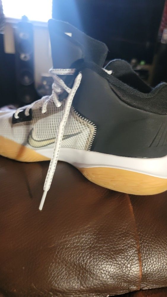 NikeKyrie Flytrap 4 Black Coolgray And Gum Bottoms